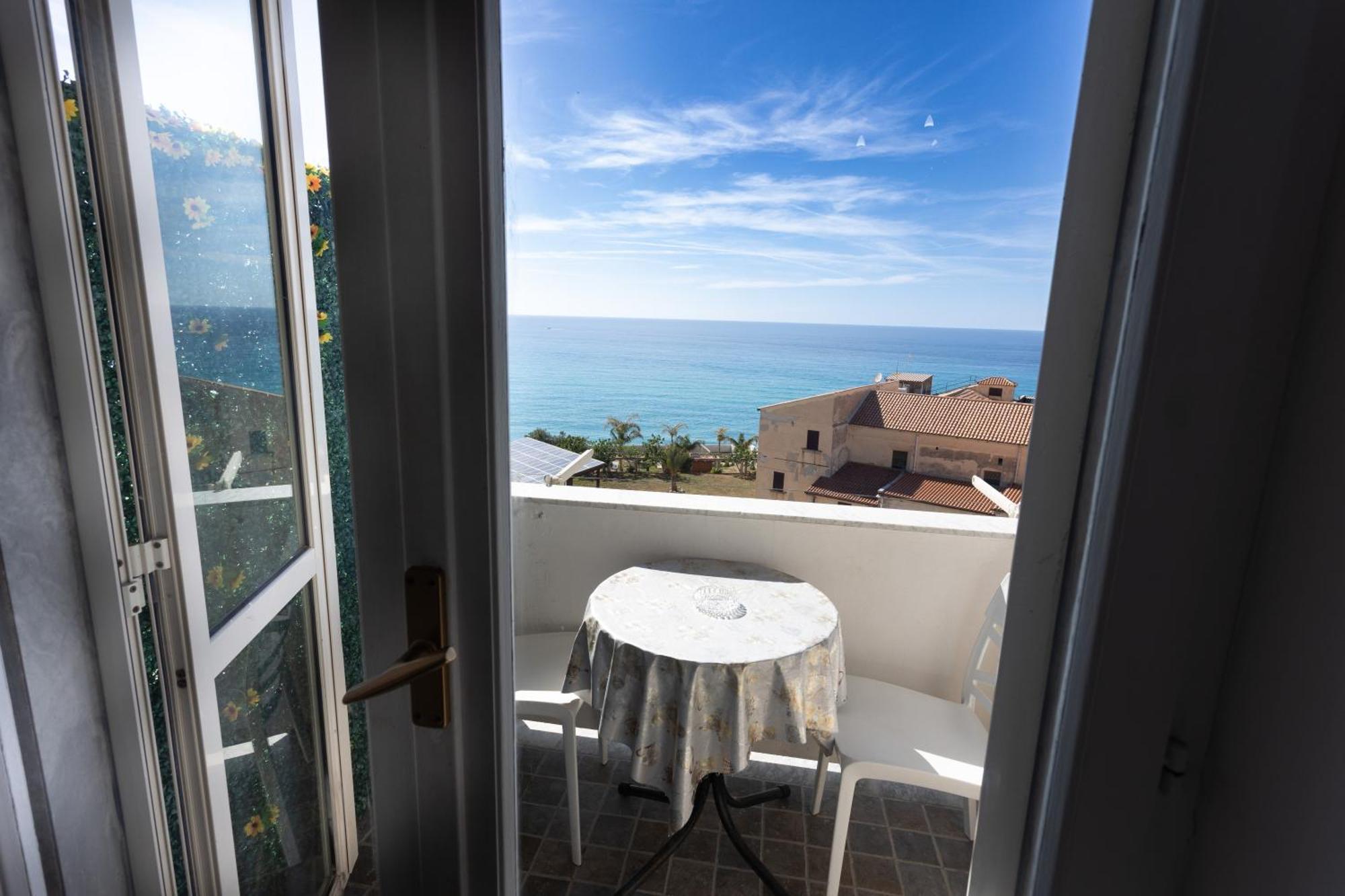 Residenza Luce Sul Mare Aparthotel Tropea Buitenkant foto